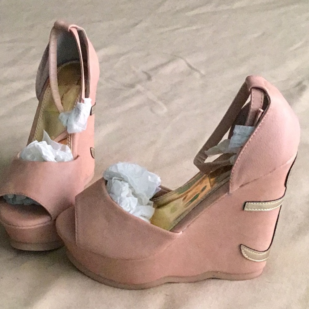 HEELS - Picture 2 of 5